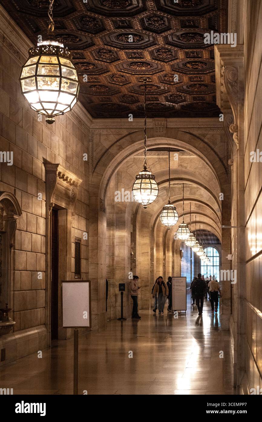 Corridoio interno nella filiale principale della biblioteca pubblica di New York Foto Stock