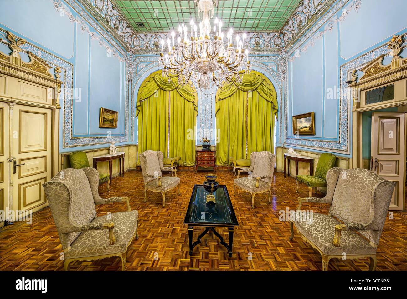 Brilliant Hall, Golestan Palace, sito UNESCO a Teheran, Iran. Scintillanti specchi persiani e opere d'arte, perfette per progetti culturali e storici. Foto Stock