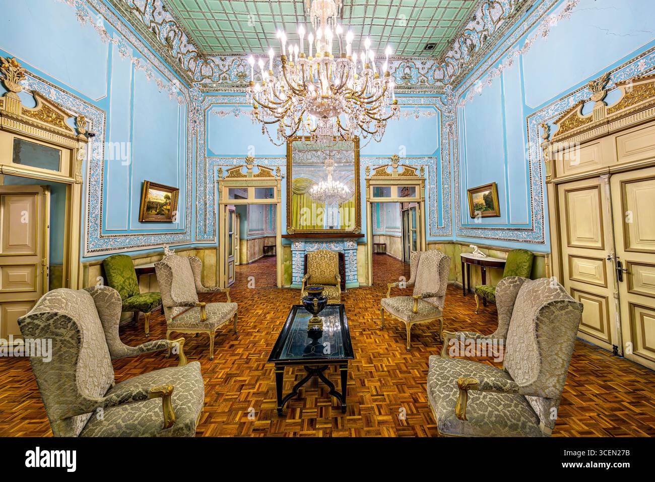 Brilliant Hall, Golestan Palace, sito UNESCO a Teheran, Iran. Scintillanti specchi persiani e opere d'arte, perfette per progetti culturali e storici. Foto Stock
