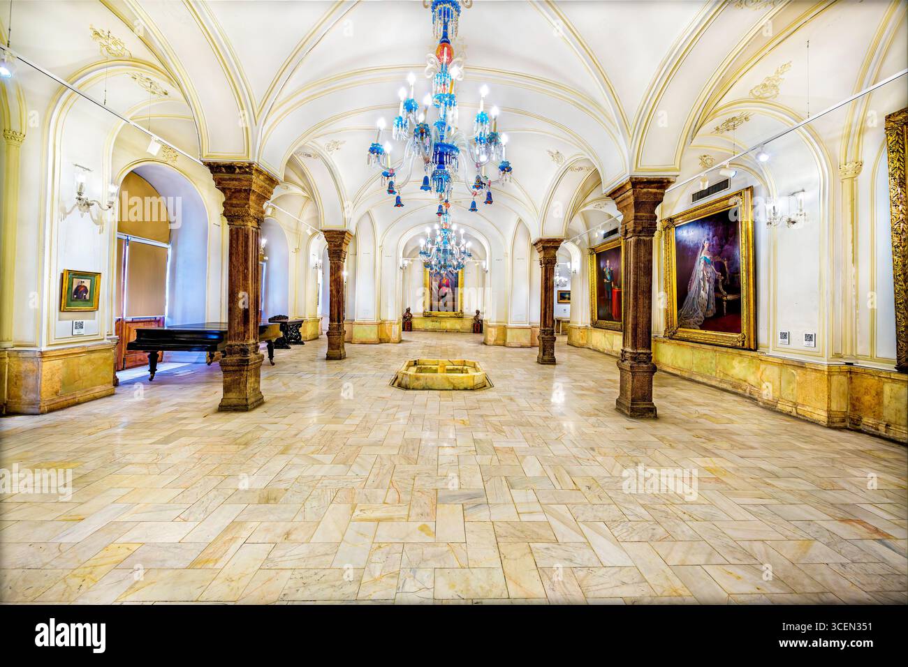 Pool House Hall, Golestan Palace, sito UNESCO a Teheran, Iran. Splendido design persiano con un ambiente sereno, perfetto per progetti culturali. Foto Stock