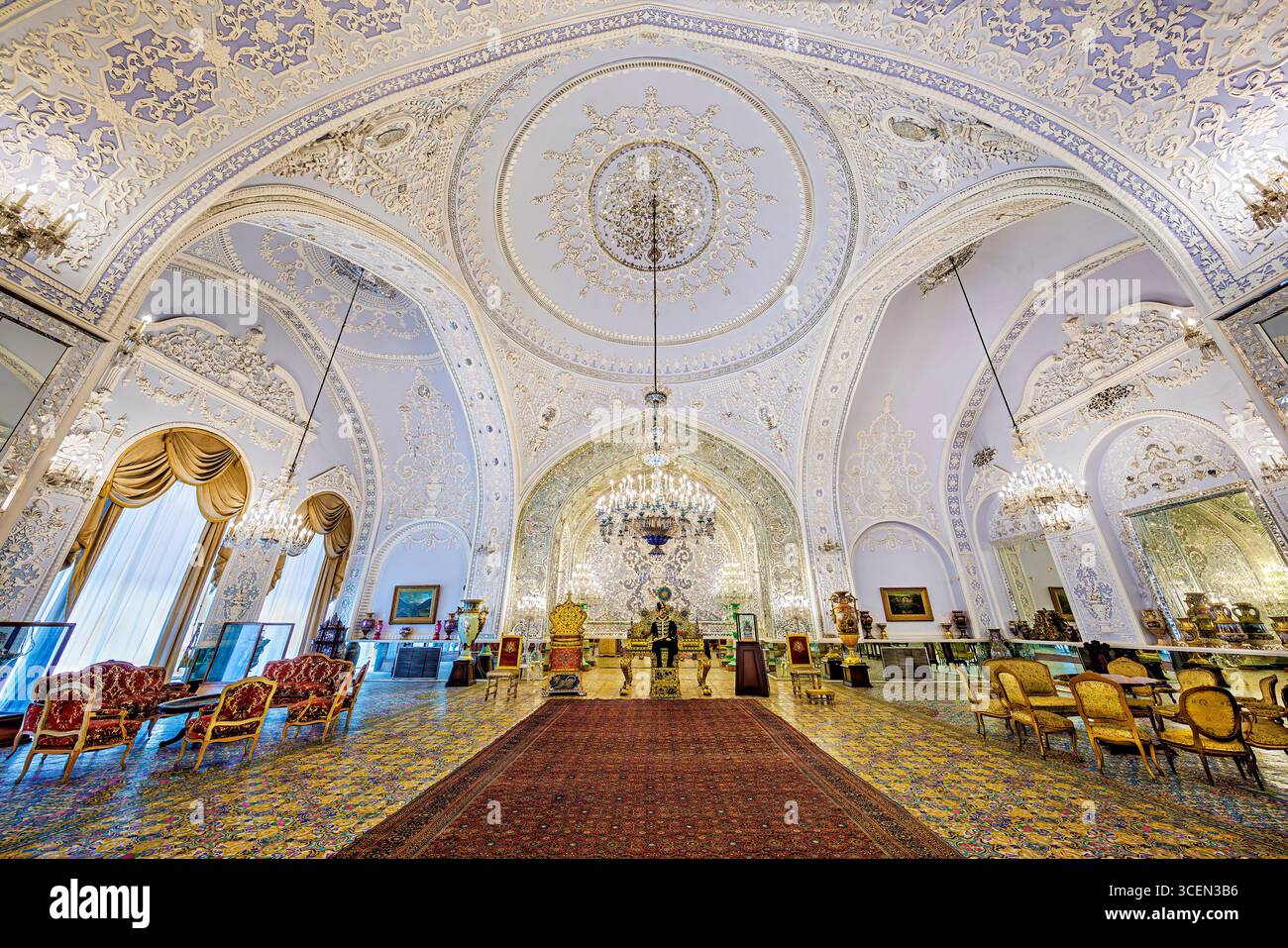 Salam Hall, Palazzo del Golestan, sito UNESCO a Teheran, Iran. Splendide piastrelle persiane e mosaici a specchio. Ideale per progetti culturali e storici. Foto Stock