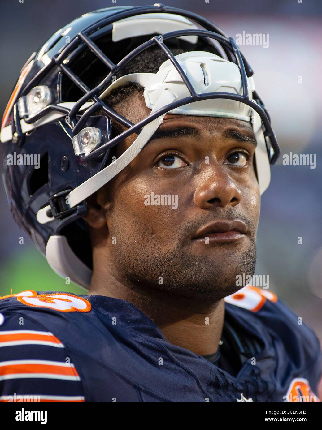 17 agosto 2025: I Chicago Bears Xavier Carlton (93) prendono una pausa durante la partita contro i Buffalo Bills a Chicago, Illinois. Mike Wulf/CSM Foto Stock