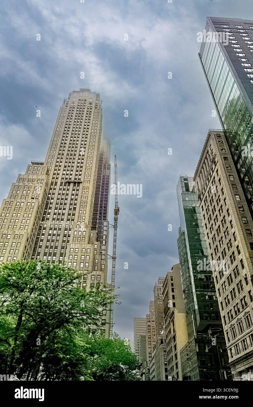 New York, USA - 17 giugno 2025: Grattacieli a New York City, Manhattan Copy Space. Foto Stock