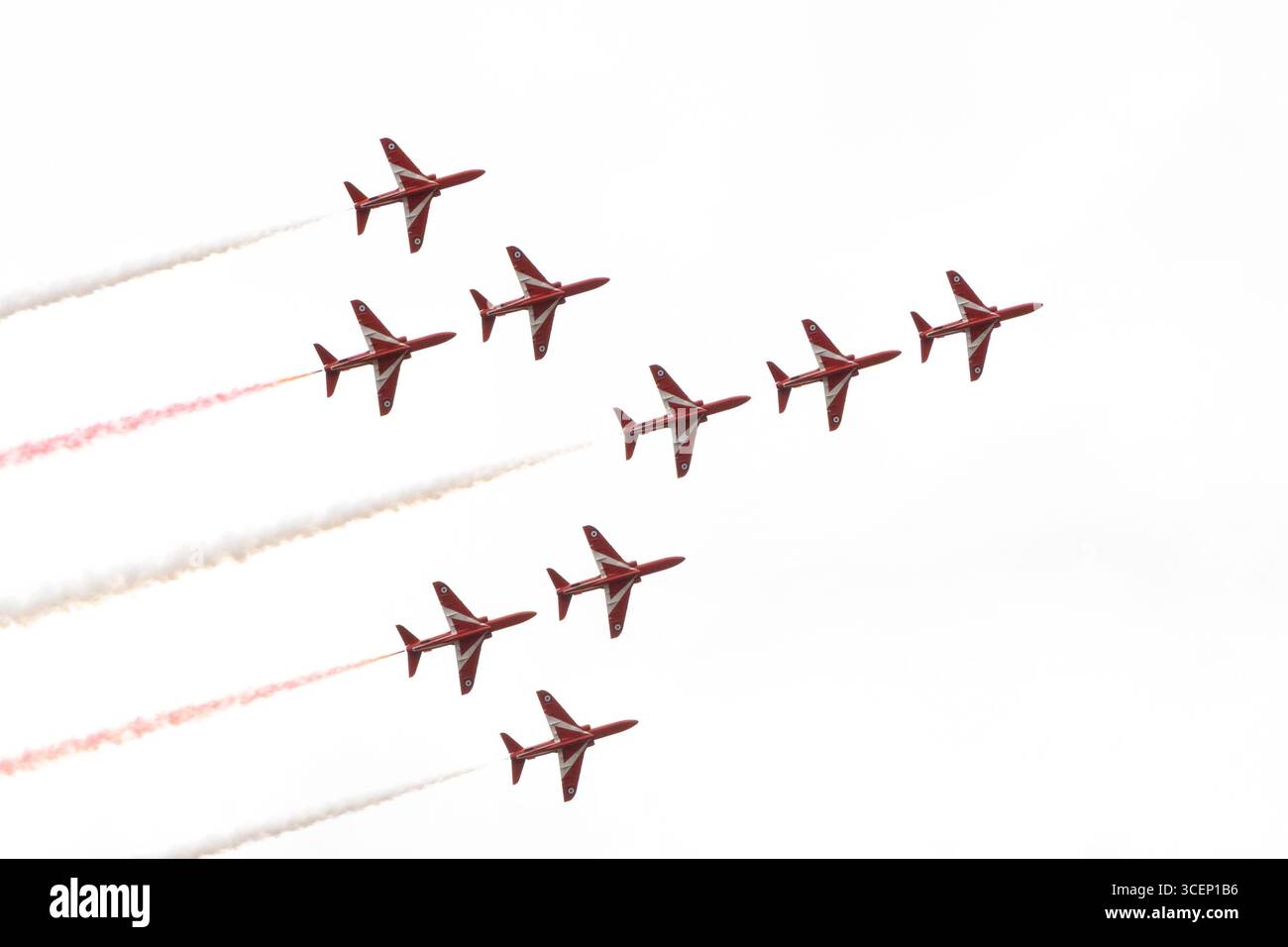 Le frecce rosse vengono visualizzate al Royal International Air Tattoo a RAF Fairford, Regno Unito, nel luglio 2025 Foto Stock
