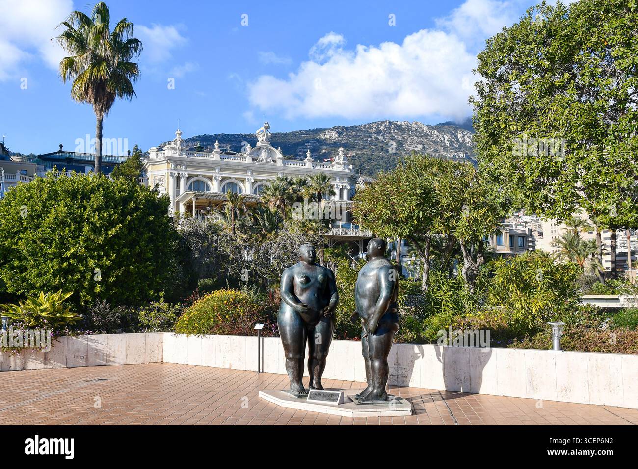 Scultura "Adamo ed Eva" (1981) di Fernando Botero (1932-2023) nel Jardin d'acclimatation, un giardino pubblico a pochi passi dal Casinò di Monte Carlo Foto Stock