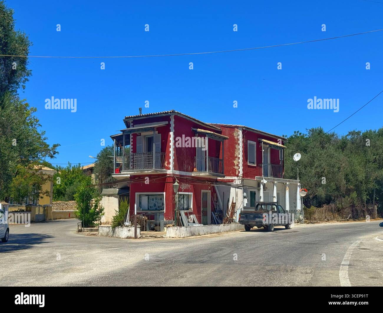 Casa nel villaggio di Makrades, Corfù, Grecia - Immagine stock catturata con smartphone Casa nel villaggio di Makrades, Corfù, Grecia - Immagine stock catturata con smartphone