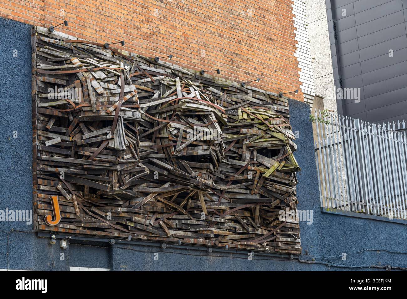 Immagine 3D fatta di parti in legno nella città di Belfast Foto Stock