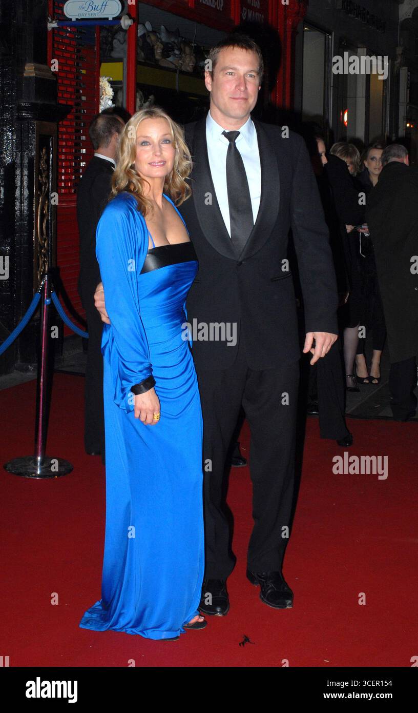 Bo Derek e il suo partner John Corbett agli Irish Film and Television Awards tenuti al Gaiety Theatre di Dublino - 17 febbraio 2008 Foto Stock