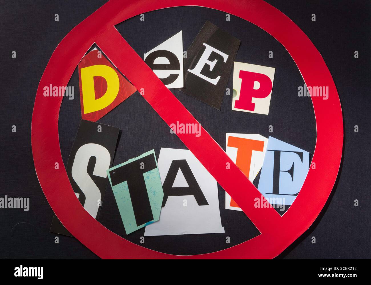 Il concetto di 'Cancel Deep State' using cut-out paper letters in the risom note effect typography, 2025, USA Foto Stock