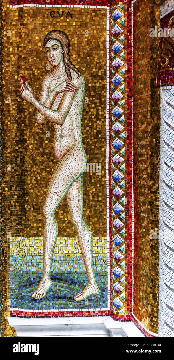 Eva, nuova Cappella dell'Adorazione con mosaici e marmo in stile bizantino, basilica barocca di San Giorgio del 1672 con magnifici interni, Victoria, Goz Foto Stock