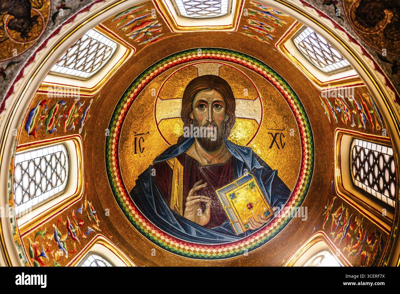 Cristo Pantocratore, nuova Cappella dell'Adorazione con mosaici e marmo in stile bizantino, basilica barocca di San Giorgio del 1672 con magnifici interni Foto Stock