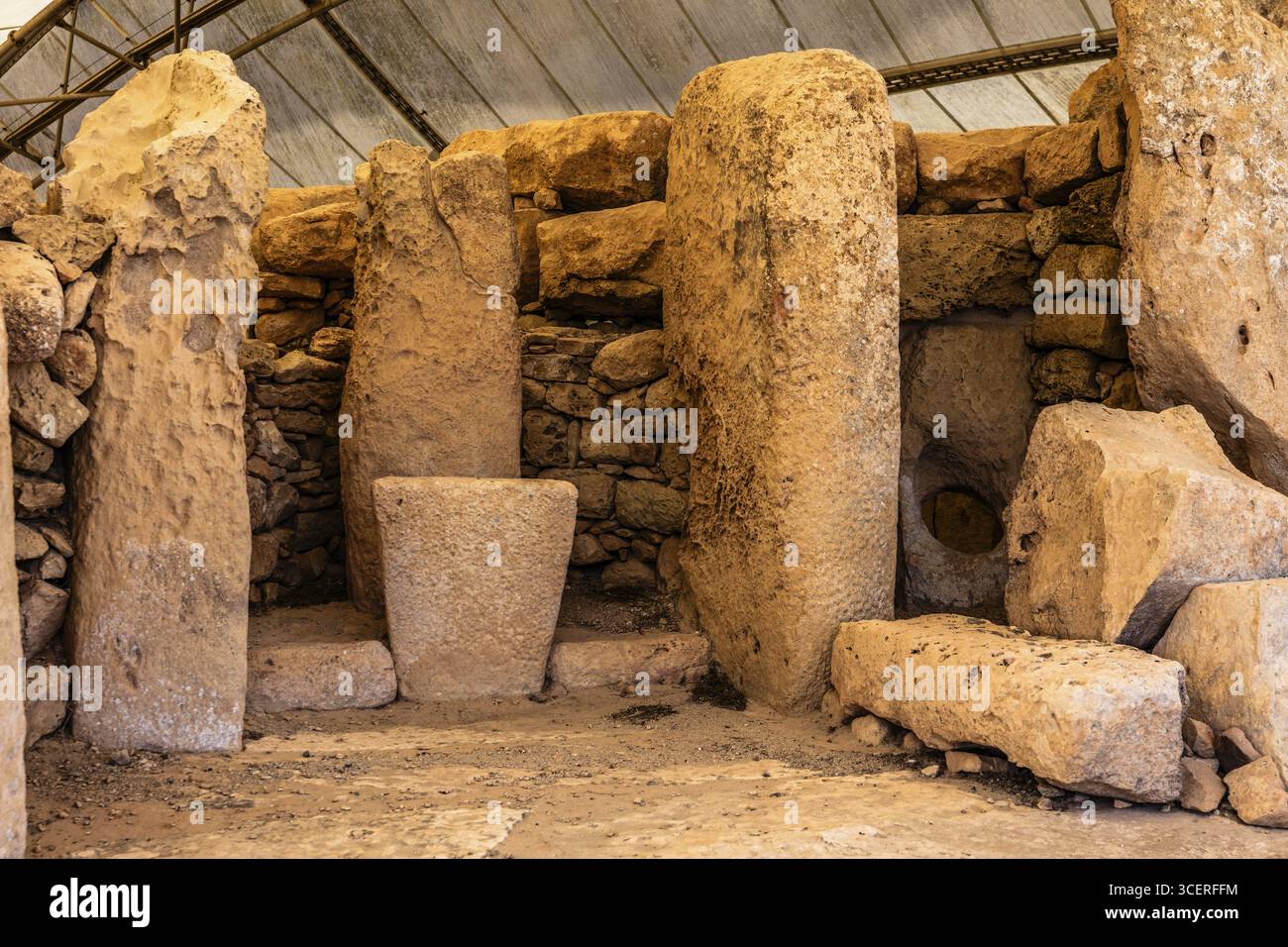 Tempio esterno sul lato nord-ovest, vicino al buco dell'oracolo, tempio megalitico di Hagar Qim con un totale di sei sale del tempio più grandi, 3600-2500 a.C., Qrendi, Foto Stock
