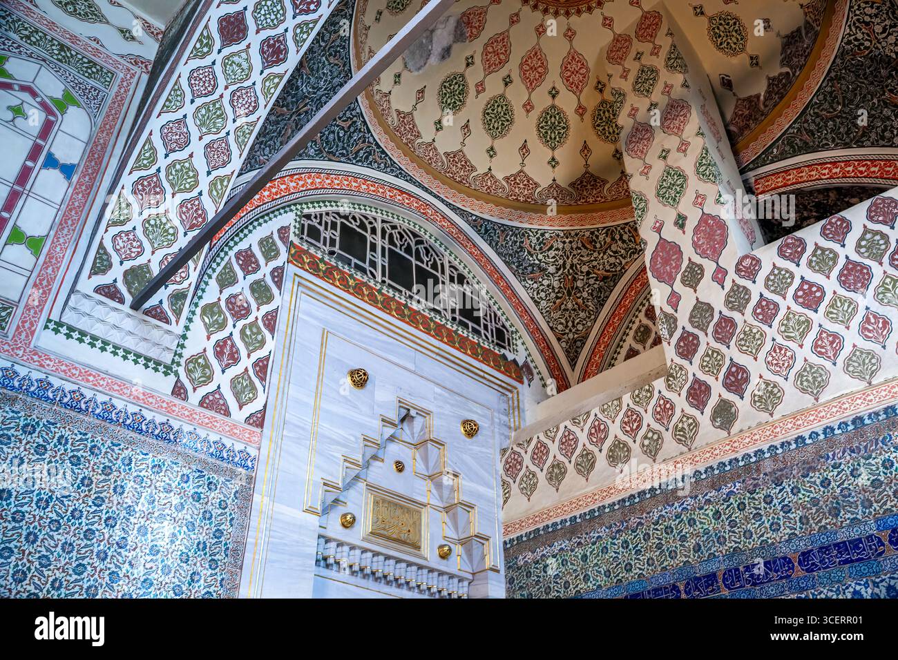 Soffitto e pareti decorate, Harem, Museo del Palazzo Topkapi, Istanbul, Turchia Foto Stock