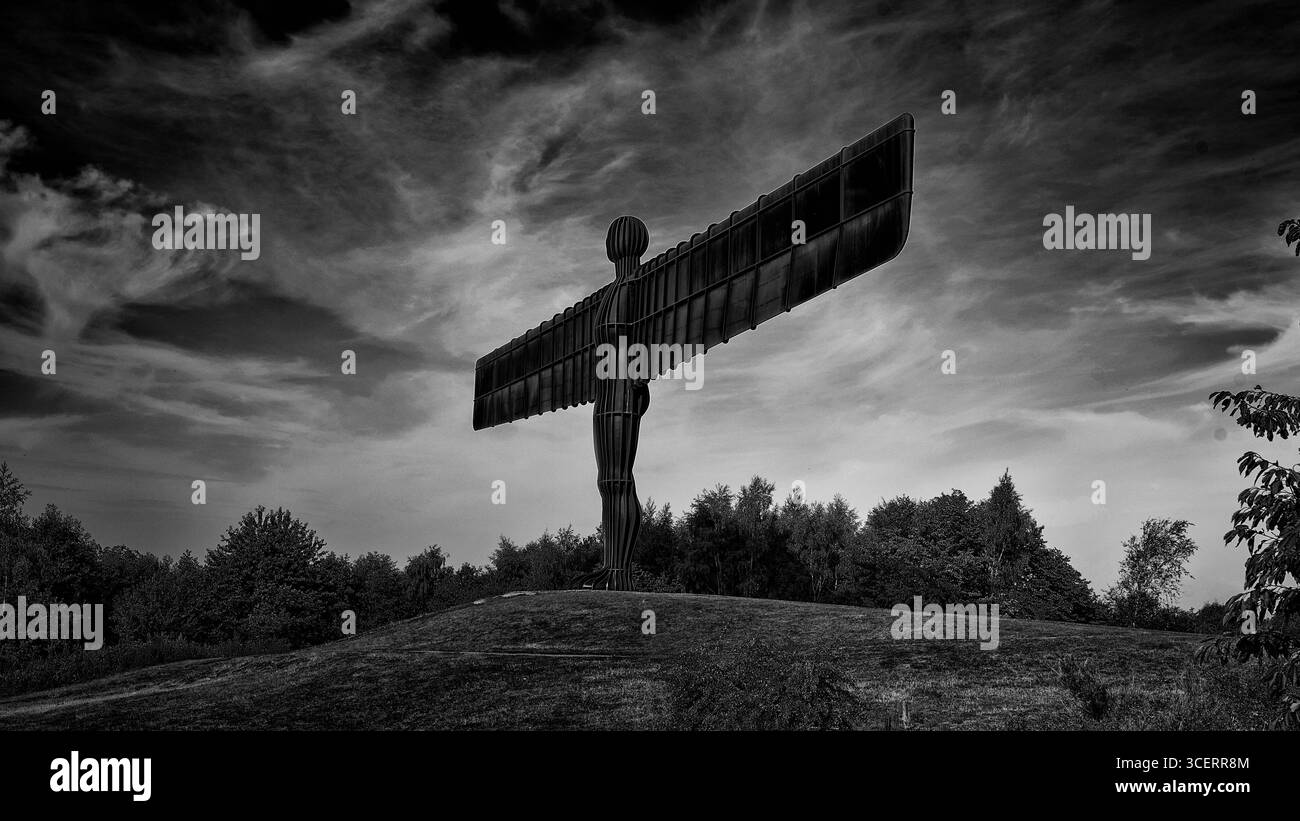The Angel of the North, una scultura contemporanea situata a Gateshead, Tyne e Wear UK realizzata in materiale di acciaio resistente agli agenti atmosferici. Foto Stock