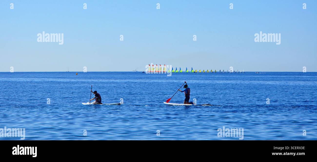 Gita in paddleboard per adolescenti a Cap Brun Toulon Var Foto Stock