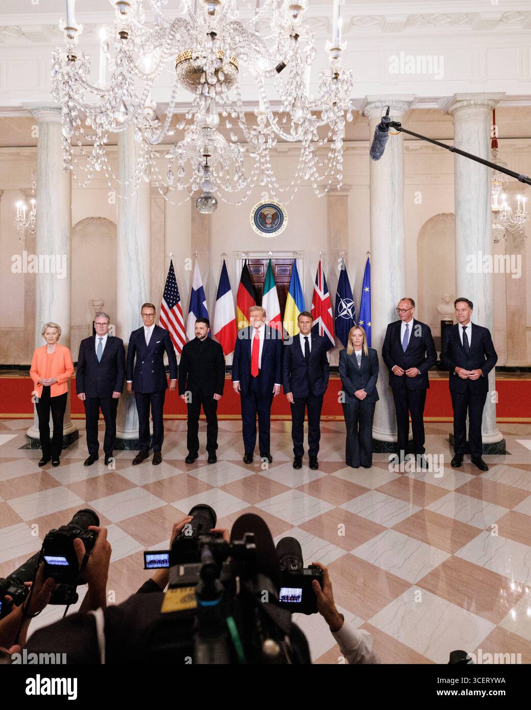 WASHINGTON DC, USA - 18 agosto 2025 - il primo ministro britannico Keir Starmer incontra il presidente ucraino, Volodymyr Zelenskyy, il primo ministro italiano Giorgia Foto Stock