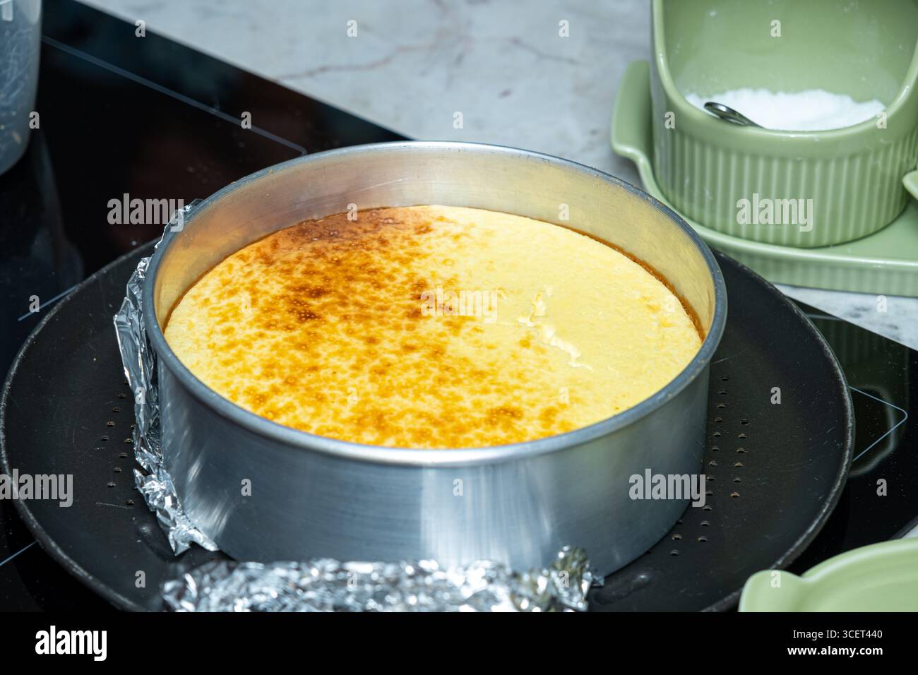 Primo piano della cheesecake in attesa della sua farcitura. Foto Stock