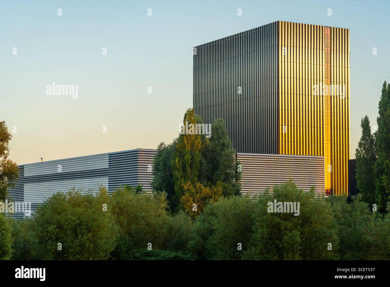 Amsterdam, Paesi Bassi, 18.08.2025, Data Center Tower Equinix AM3 presso Science Park Foto Stock
