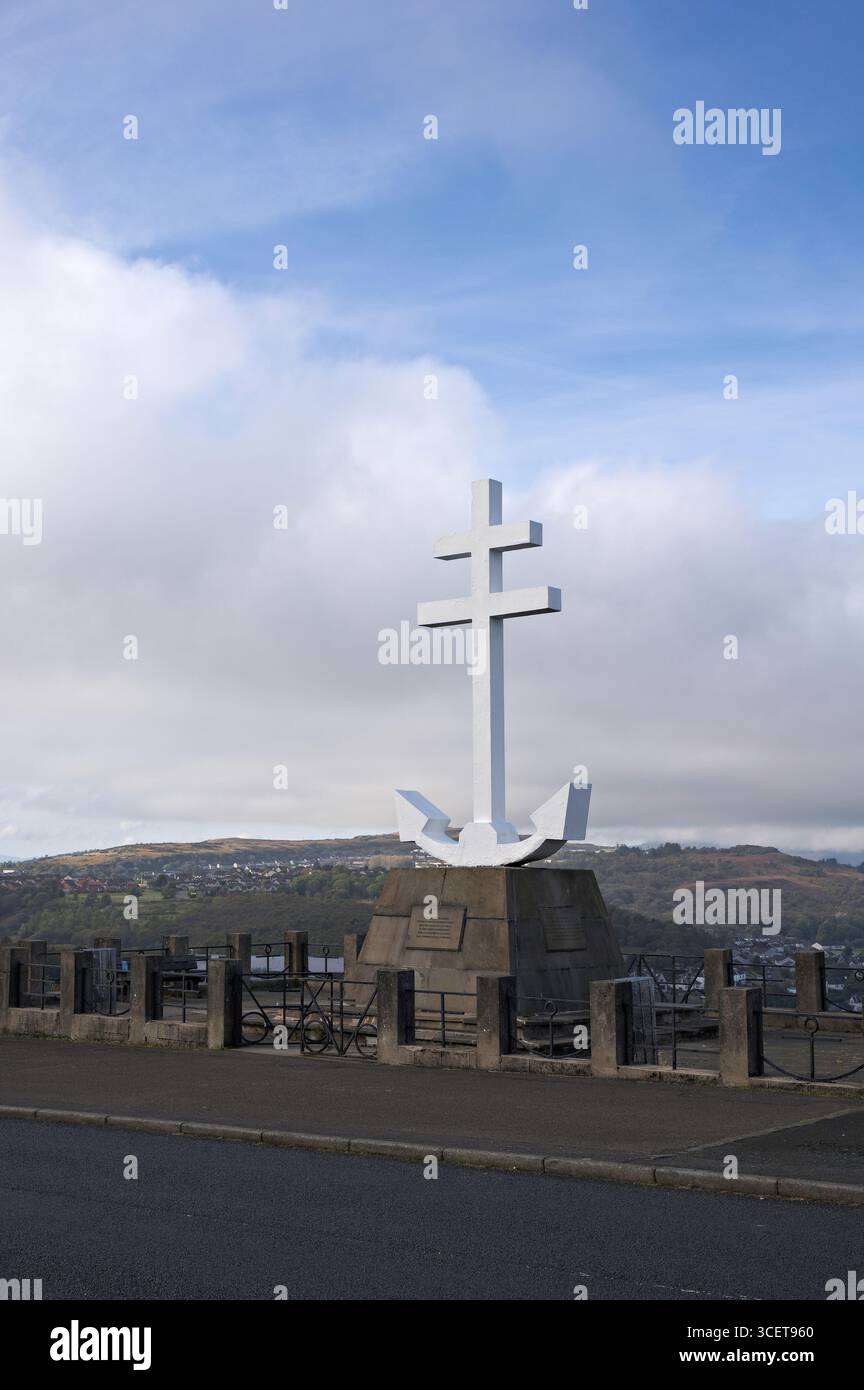 Greenock, Inverclyde, Scozia. 3 ottobre 2014. Lyle Hill Viewpoint alla mappa OS ref NS 256 771. Vista del Free French Memorial su Lyle Road. Foto Stock