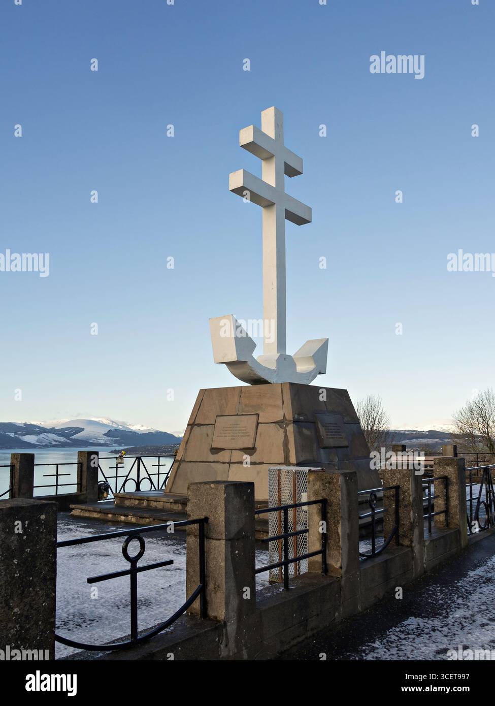 Greenock, Inverclyde, Scozia. 20 gennaio 2018. Lyle Hill Viewpoint alla mappa OS ref NS 256 771. Vista del Free French Memorial su Lyle Road. Foto Stock