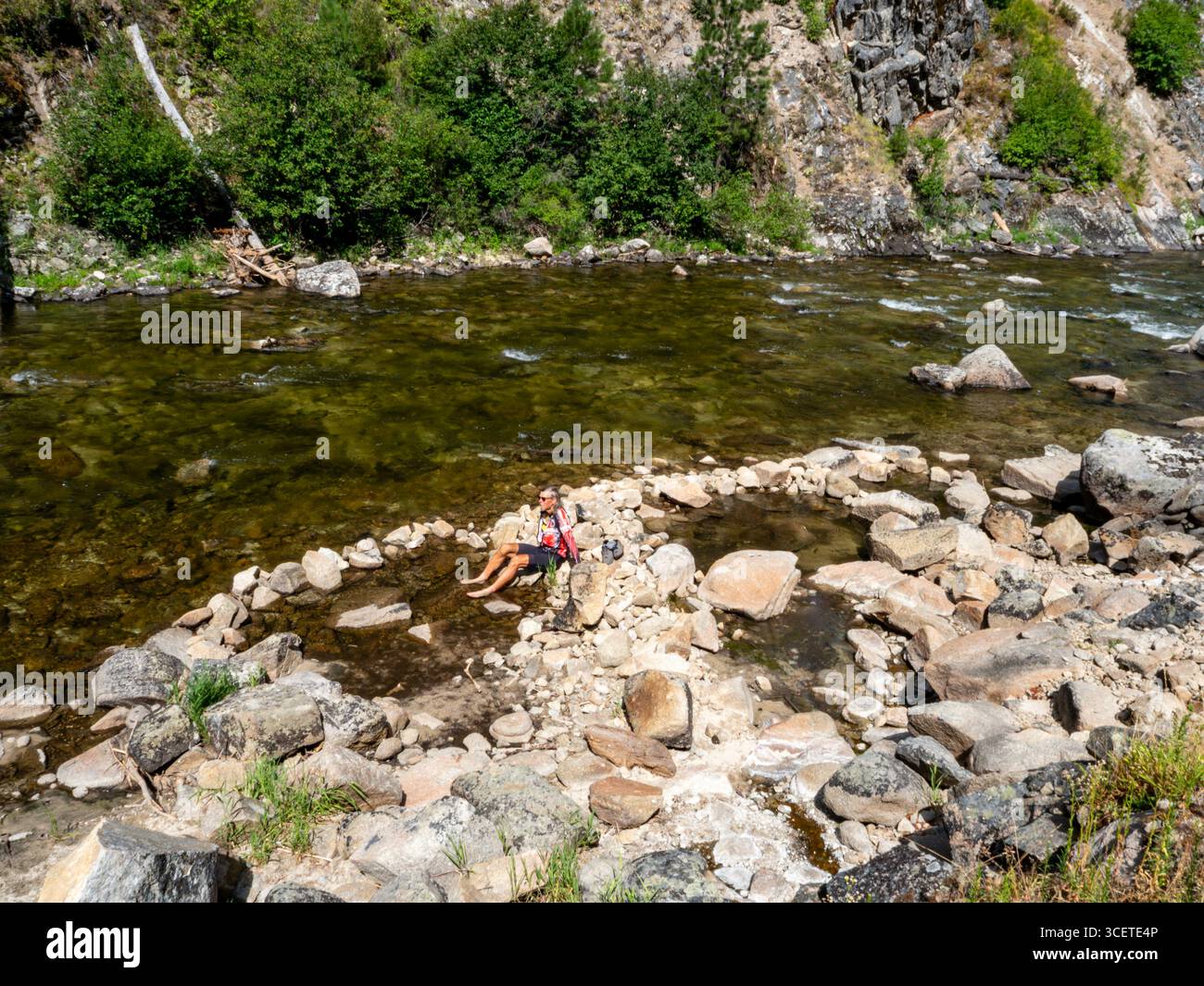 ID00949-00...IDAHO - le sorgenti termali lungo la South Fork del fiume Salmon sono un ottimo posto per fare una sosta in bicicletta. Foto Stock