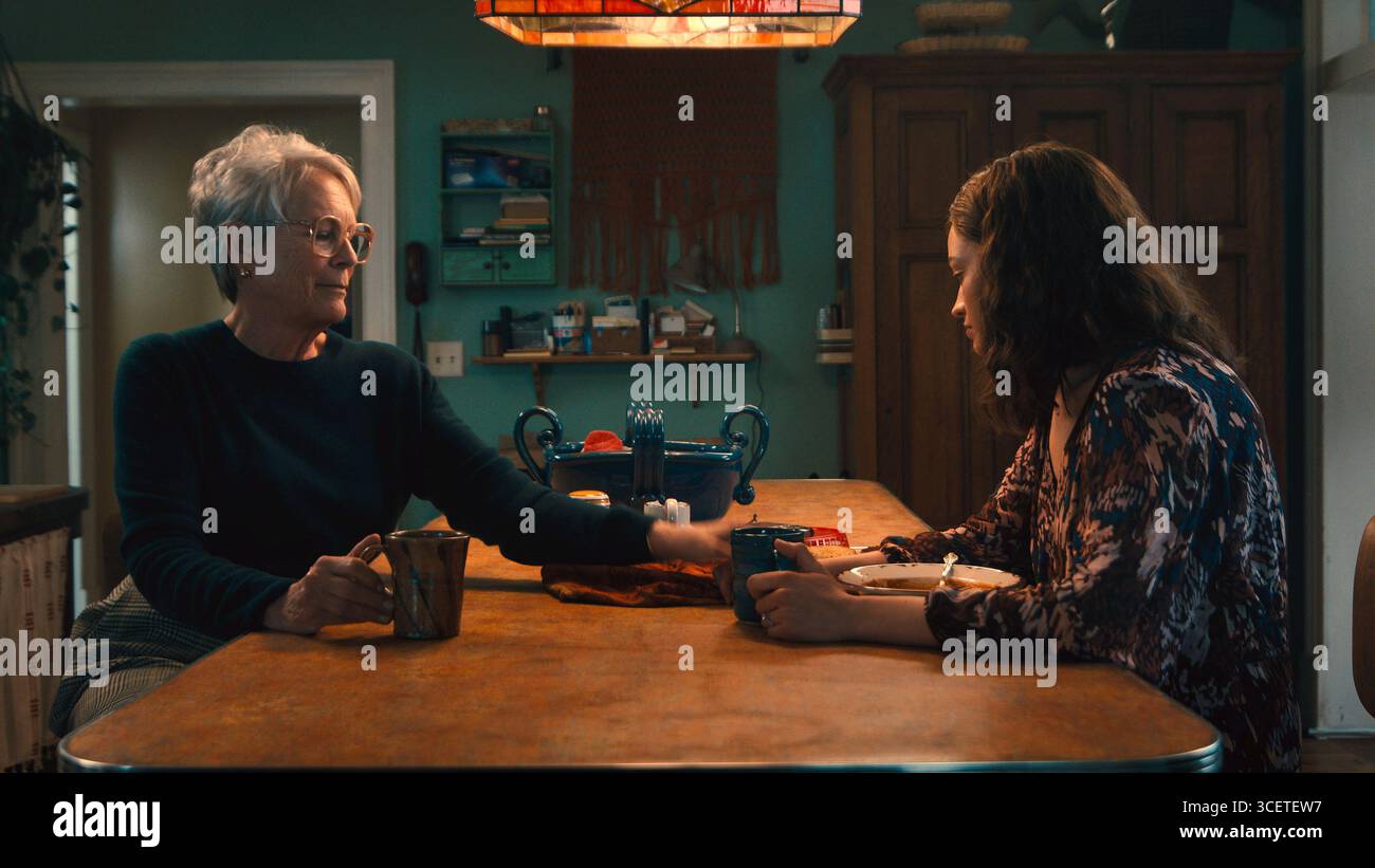 Ella McCay Jamie Lee Curtis ed Emma Mackey Foto Stock