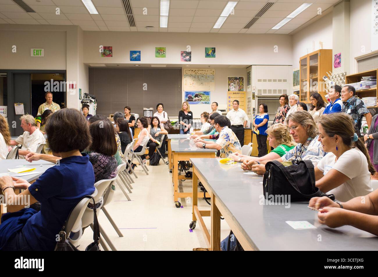I genitori ascolto di presentazione durante la casa aperta a scuola Punahou, Honolulu Oahu, Hawaii, STATI UNITI D'AMERICA Foto Stock