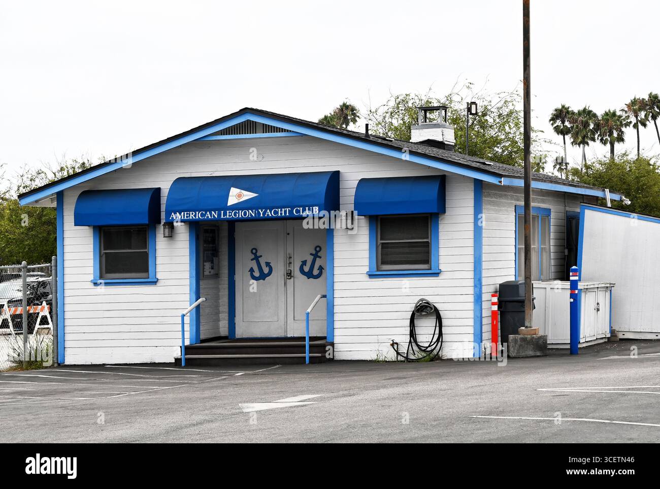 NEWPORT BEACH, CALIFORNIA - 14 agosto 2025: Newport Harbor Post 291 of the American Legion è uno dei più grandi posti della Legione americana nello United Stat Foto Stock