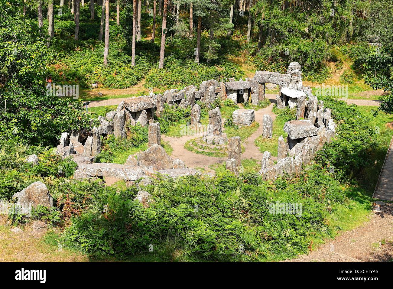 Druids Temple vicino a Masham, North Yorkshire, fu costruito negli anni '1800 per creare posti di lavoro durante una recessione agricola da William Dandy nella Swinton Estate Foto Stock