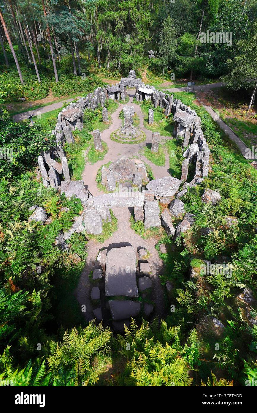 Druids Temple vicino a Masham, North Yorkshire, fu costruito negli anni '1800 per creare posti di lavoro durante una recessione agricola da William Dandy nella Swinton Estate Foto Stock