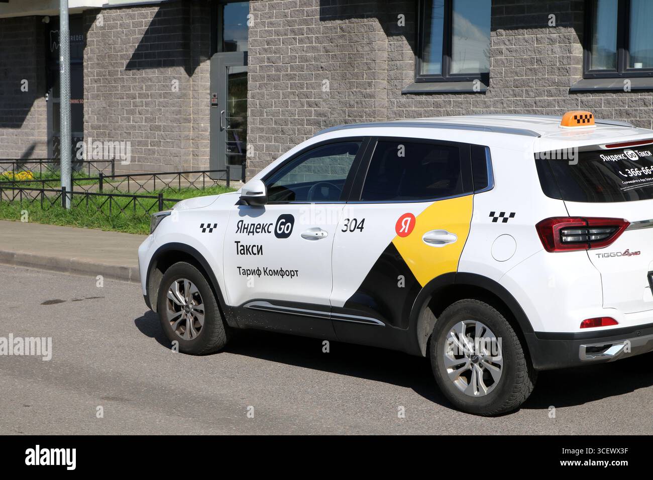San Pietroburgo, Russia. 19 agosto 2025. Yandex, taxi visto a San Pietroburgo. (Foto di Maksim Konstantinov/SOPA Images/Sipa USA) credito: SIPA USA/Alamy Live News Foto Stock
