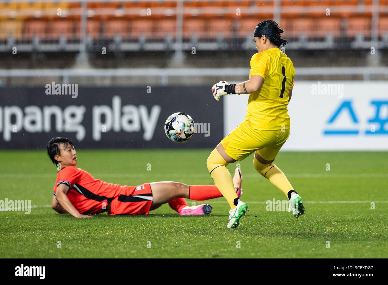 SUWON, Corea del Sud - 16 LUGLIO: Durante l'EAFF e-1 Football Championship - Corea del Sud vs Taipei cinese al Suwon World Cup Stadium il 16 luglio 2025 Foto Stock