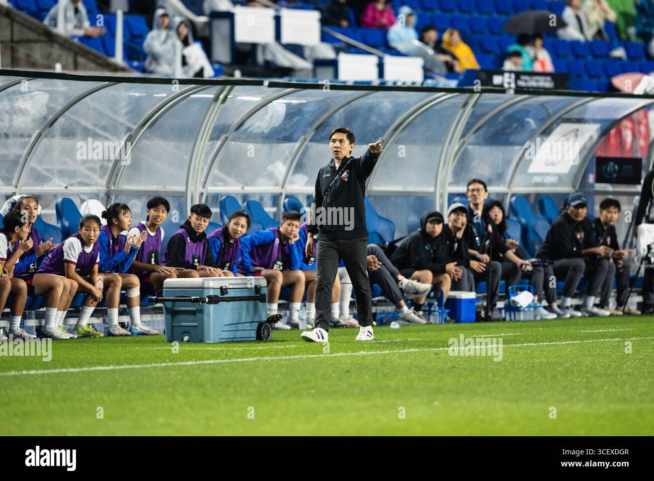 SUWON, Corea del Sud - 16 LUGLIO: Durante l'EAFF e-1 Football Championship - Corea del Sud vs Taipei cinese al Suwon World Cup Stadium il 16 luglio 2025 Foto Stock