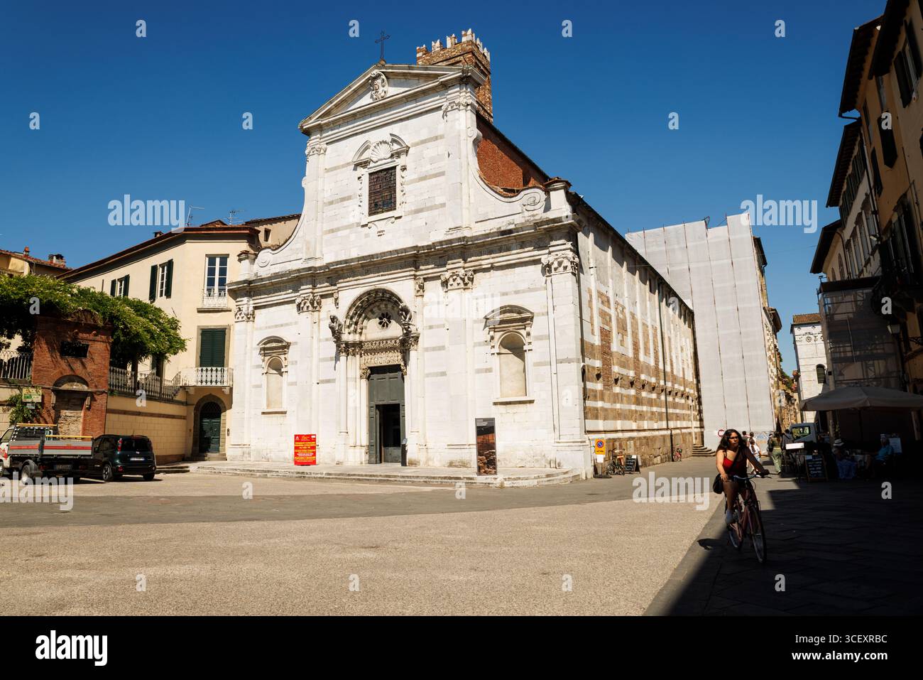 Lucca, Italia - 30 giugno 2025: La chiesa di San Giovanni a Lucca, Toscana Foto Stock