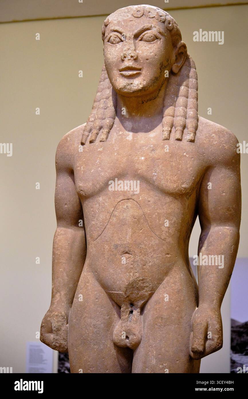 Grecia, Focide, Delfi, patrimonio dell'umanità dell'UNESCO, Museo Archeologico, statua di Kouroi (Kleobis e Biton), eroe della mitologia argiva, 580 a.C. Foto Stock