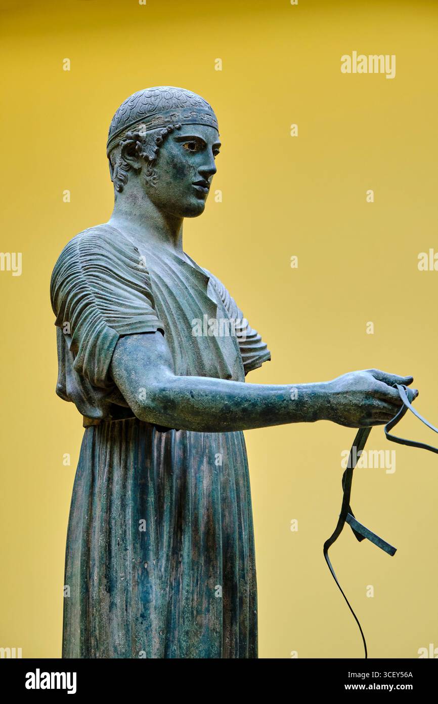 Grecia, Focide, Delfi, sito patrimonio dell'umanità dell'UNESCO, Museo Archeologico, Charioteer di Delfi Foto Stock