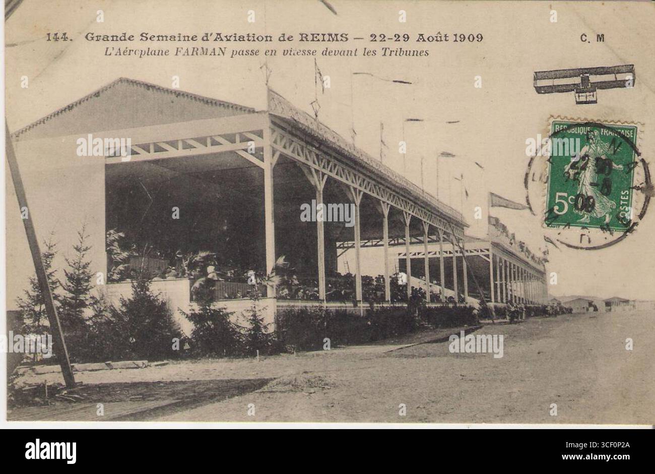 Farman III Aircraft a Reims il 22 agosto 1909, durante un primo evento di aviazione. Questo fu un momento significativo nella storia del volo, in quanto il Farman III era un aereo importante all'inizio del XX secolo. Foto Stock