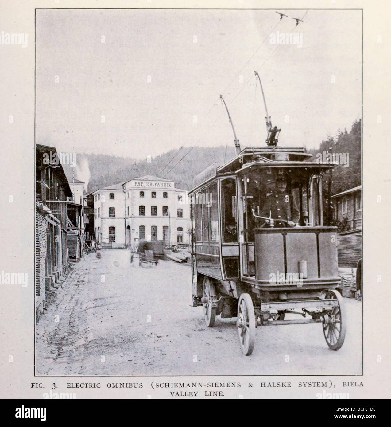 OMNIBUS ELETTRICO (SISTEMA SCHIEMANN-SIEMENS & HALSKE), LINEA BIELA VALLEY. Dall'articolo VEICOLI A CARRELLO ELETTRICI SENZA ROTAIE. Di Emil Guarini. Dalla rivista Engineering dedicata al progresso industriale volume XXVI ottobre 1903 - marzo 1904 The Engineering Magazine Co Foto Stock