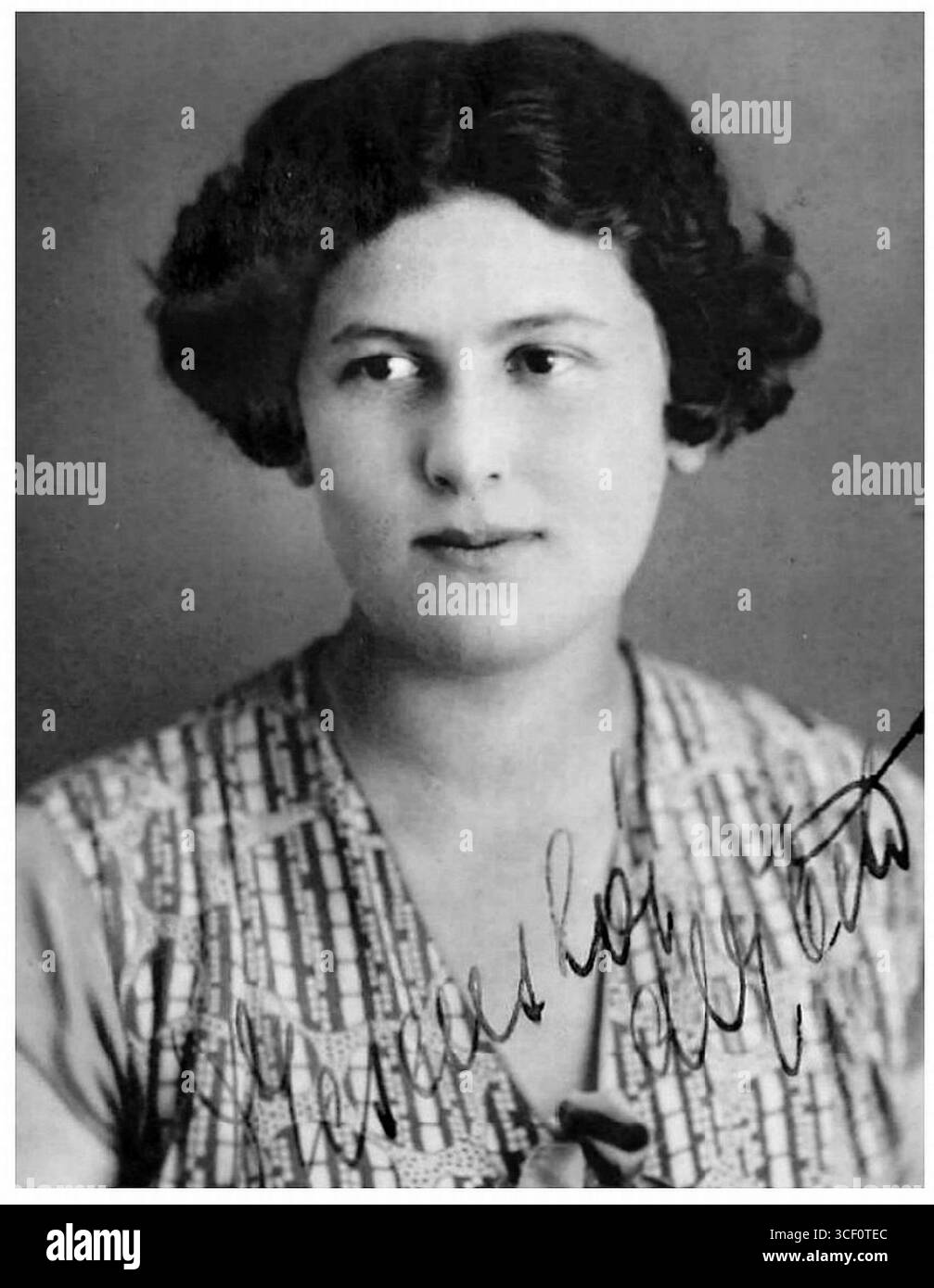 Albta Jesenská nata Guttmannová (1904–1942) è stata una chirurgo dentale ceca che, con suo marito Jan Jesenský, ha sostenuto l'operazione paracadutisti Antropoidi durante il Protettorato di Boemia e Moravia. Fu giustiziata nel campo di concentramento di Mauthausen. Foto Stock