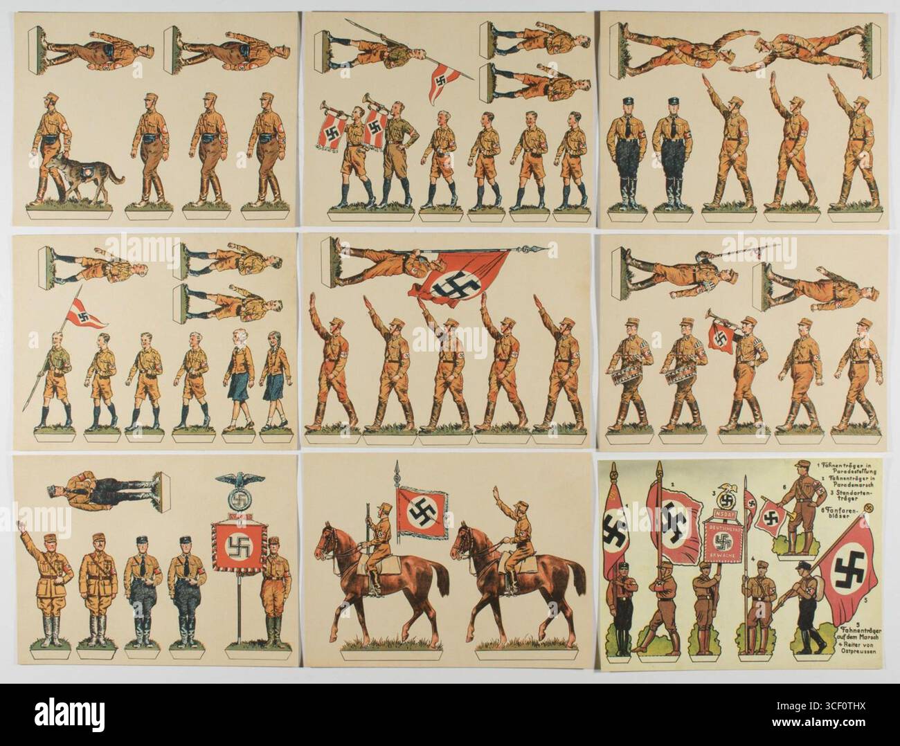 Questa serie di statuette di carta intatte, risalenti al 1934 circa, raffigura uniformi militari naziste, tra cui camicie marroni SA e SS e Gioventù hitleriana, che riflettono gli sforzi propagandistici della Germania nazista attraverso giocattoli da collezione e modelli di carta. Foto Stock