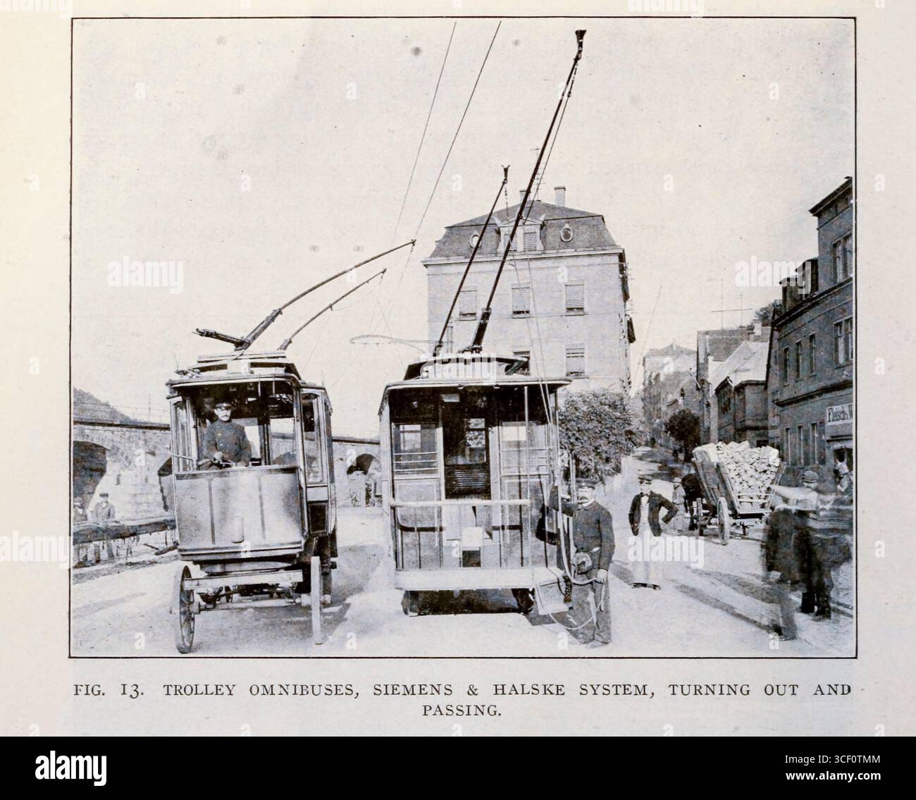 TROLLEY OMNIBUSES, SIEMENS E SISTEMA HALSKE, ROTAZIONE E PASSAGGIO. Dall'articolo VEICOLI A CARRELLO ELETTRICI SENZA ROTAIE. Di Emil Guarini. Dalla rivista Engineering dedicata al progresso industriale volume XXVI ottobre 1903 - marzo 1904 The Engineering Magazine Co Foto Stock