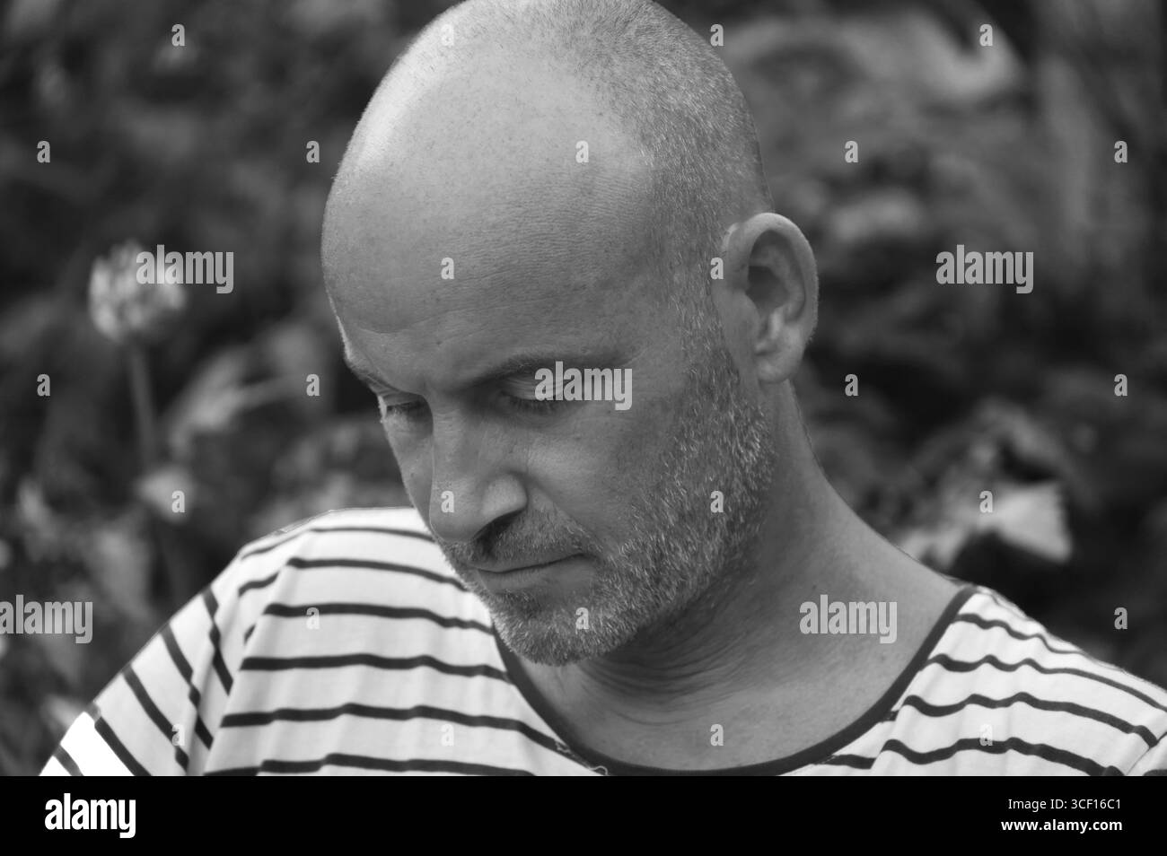 Ritratto di un giovane uomo, bianco e nero, Baden-Wuerttemberg, Germania Foto Stock