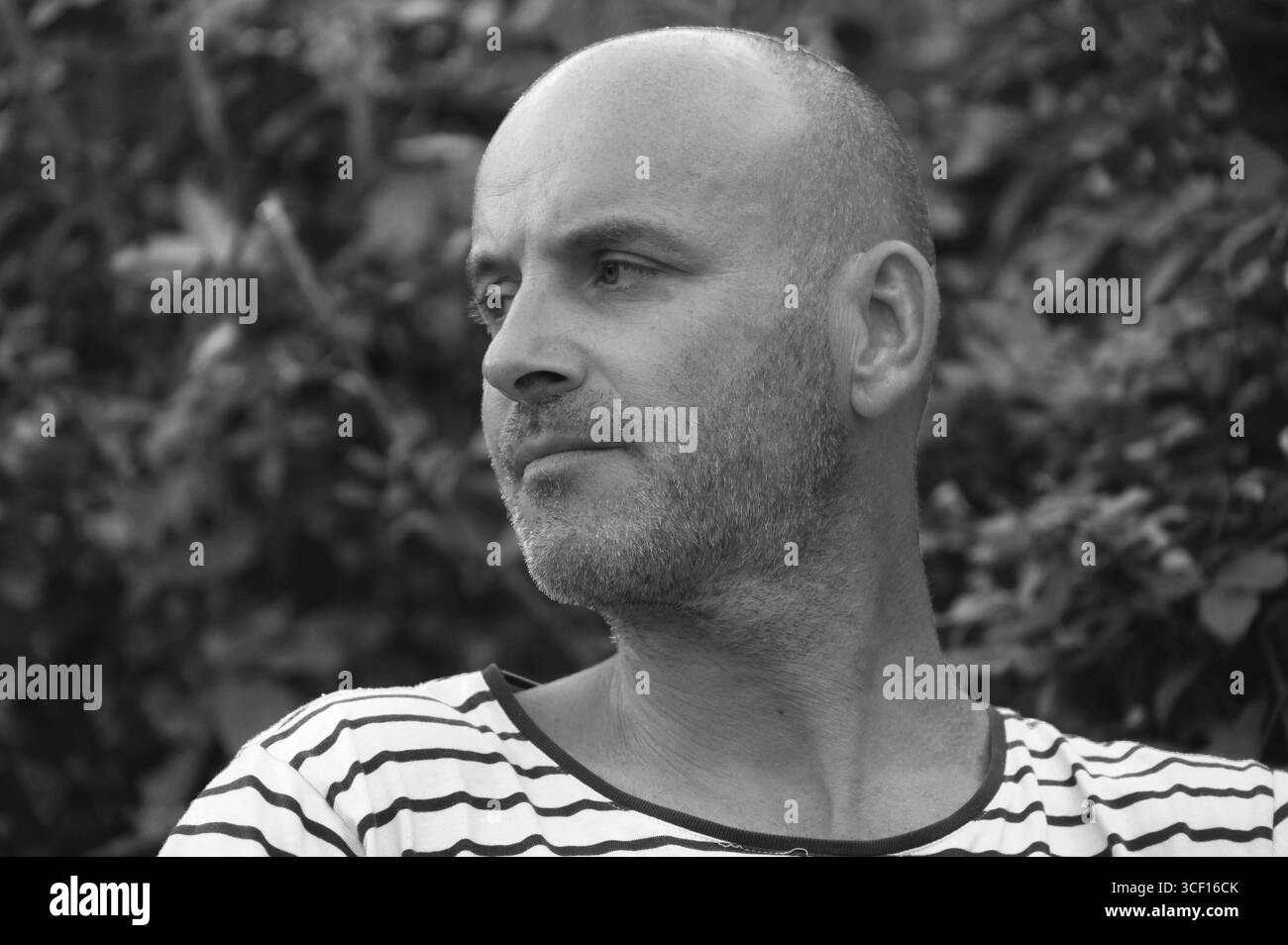 Ritratto di un giovane uomo, bianco e nero, Baden-Wuerttemberg, Germania Foto Stock