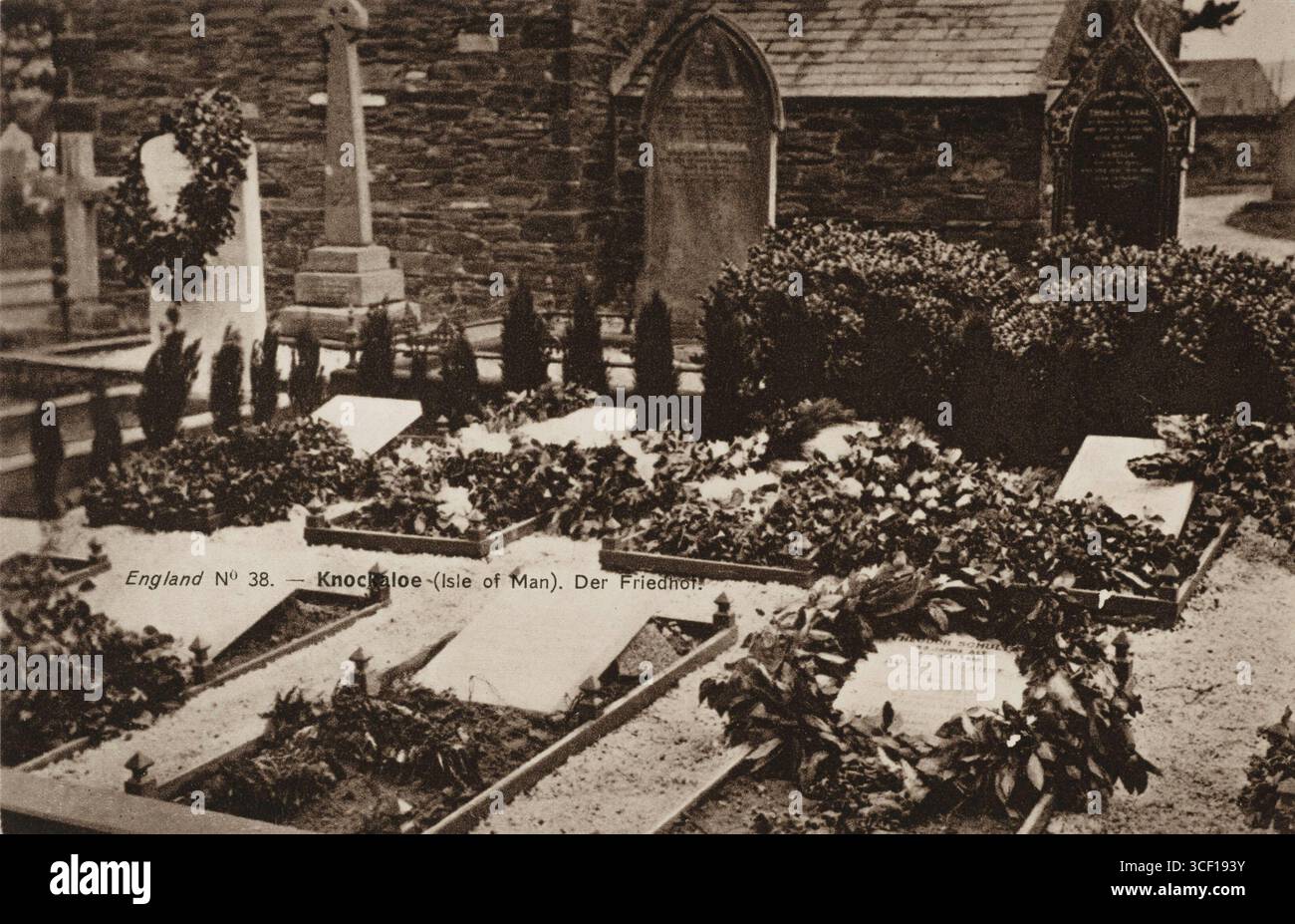 Una cartolina di propaganda della prima guerra mondiale raffigurante il cimitero di San Patrizio a Knockaloe, dove sono sepolti 200 prigionieri civili morti nel campo vicino. Isola di Man, Knockaloe, data sconosciuta. [1914-1918] Foto Stock