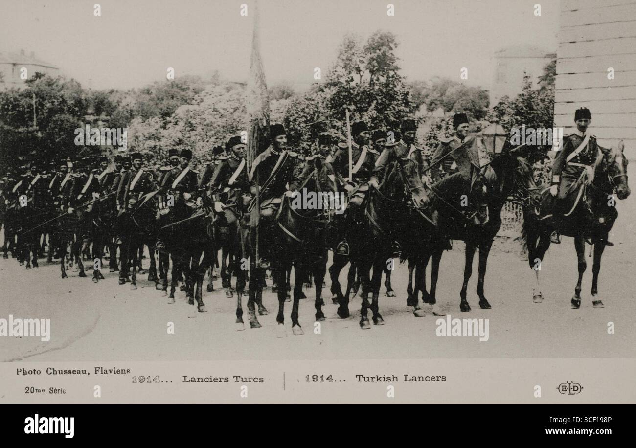 Cartolina di propaganda della prima guerra mondiale che mostra i lancieri turchi seduti sui loro cavalli, 1914. Foto Stock