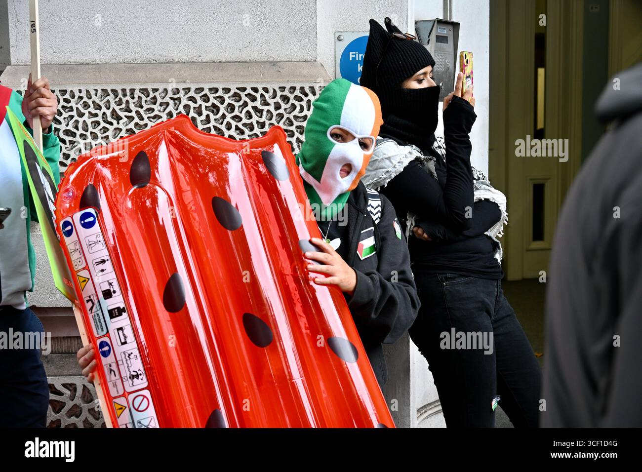 Londra, Regno Unito. Mo Chara ( Liam og o hAnnaidh) del gruppo hip hop irlandese Kneecap apparve alla Westminster Magistrates Court accusato di aver esposto una bandiera Hezbollah in un concerto a Londra. Crediti: michael melia/Alamy Live News Foto Stock
