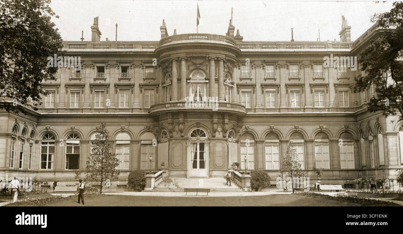 Il Ministero degli affari Esteri, situato al Quai d'Orsay a Parigi, fu riproposto come "Palazzo reale" nel 1912. La foto mostra l'esterno visto dal lato del giardino, evidenziando la sua architettura storica. Foto Stock
