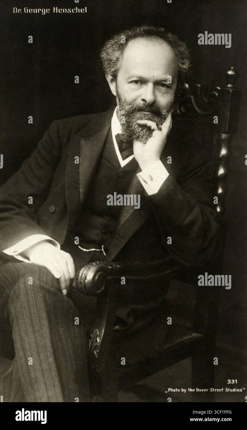 Georg Henschel (1850-1934), un cantante e compositore tedesco, fu fotografato nel 1914. Henschel era noto per le sue esecuzioni e composizioni d'opera, contribuendo in modo significativo alla musica del XIX secolo. Foto Stock