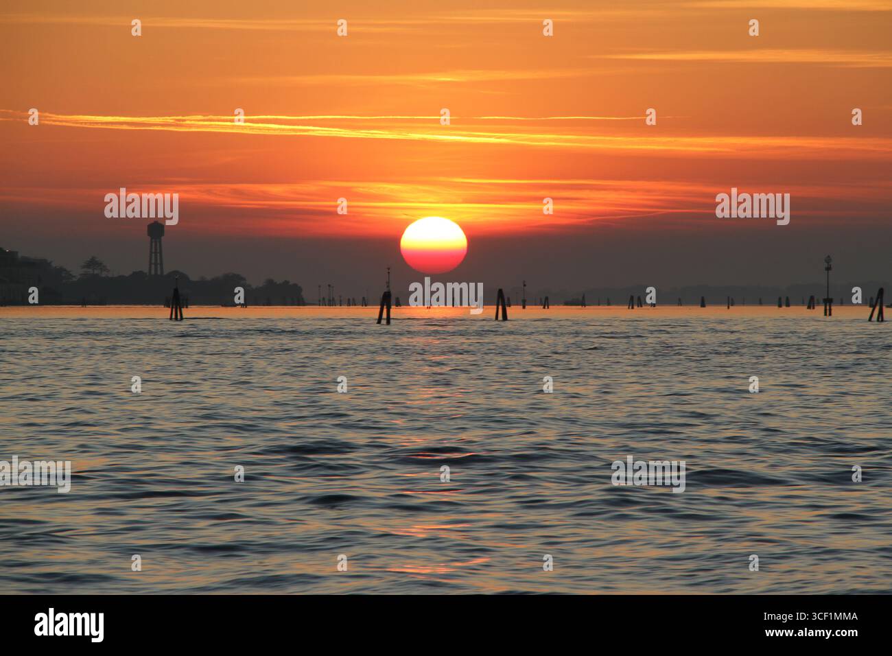 Laguna di Venezia al tramonto a novembre Foto Stock
