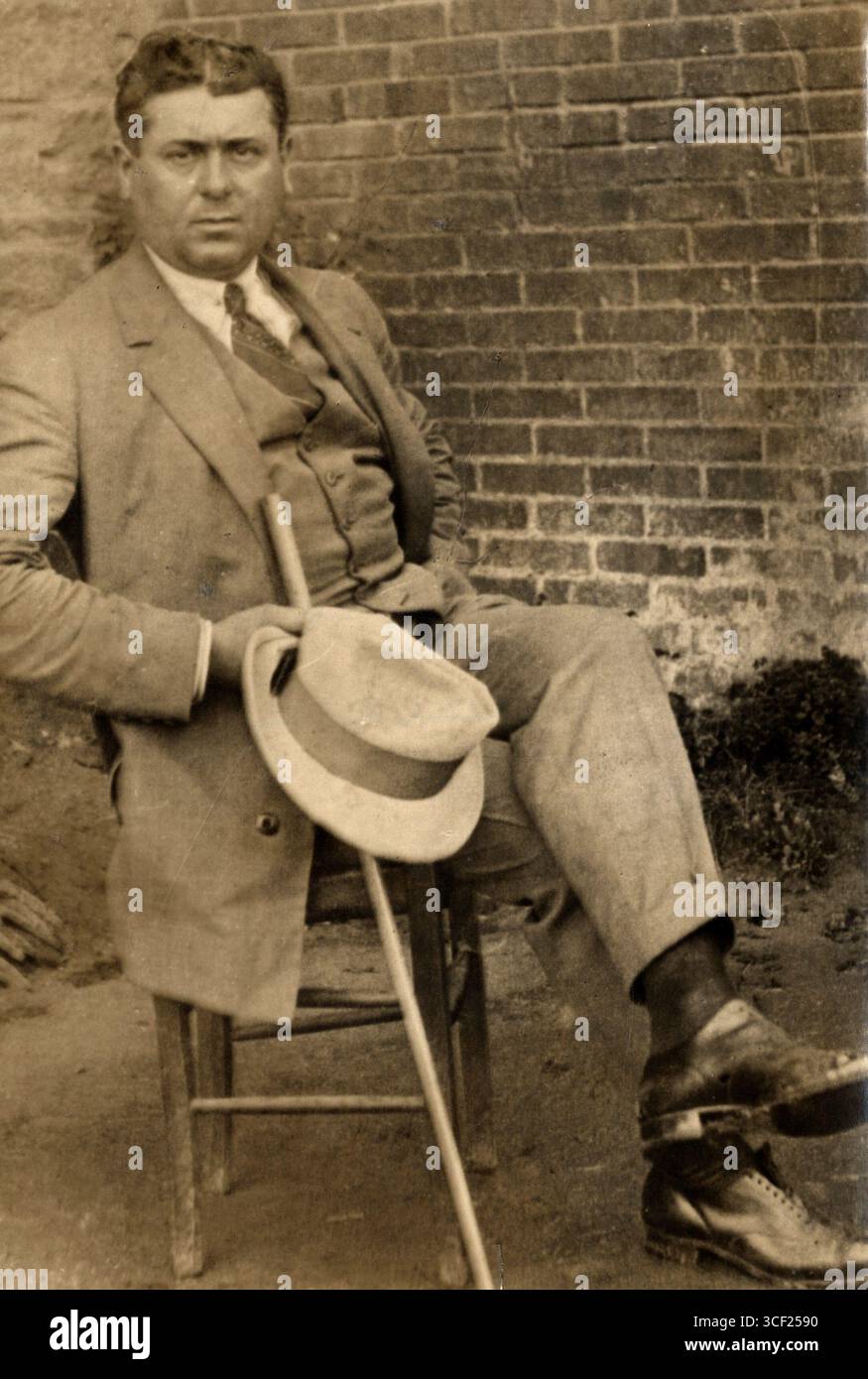 Nel 1924, i cosiddetti "Markies de Champaubert" affittarono il castello "Prieuré", progettando di derubare i commercianti di diamanti che invitò lì usando il cloroformio per renderli incoscienti. E' stato catturato prima che il piano potesse essere eseguito. La posizione è sconosciuta, ma è probabile che sia in Francia. Foto Stock